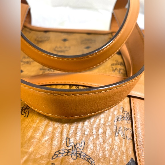 MCM Delmy Visetos Shopper MD Tote.Color: Cognac/Gold. - Picture 8 of 17
